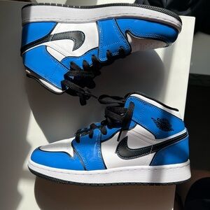 Big Kids Jordan 1 Mid Signal Blue Patent 5.5Y